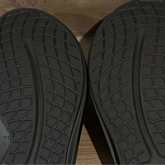 OOFOS Unisex ooahh black recovery slide US Men's 9 Women's 11 EU 42 - Picture 6 of 8